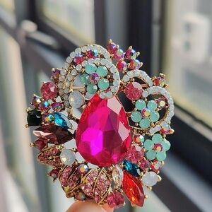 NEW Court Floral Brooch Pin Alloy & Glass Stone Rhinestone-Embellished